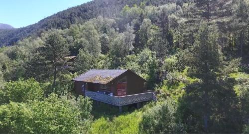 Kvinnherad Maison | Fjordhytte-1 ist eine schöne Hütte bei Ænes am Hardangerfjord mit grandiosem Fjordpanorama, 20 PS Motorboot mietbar