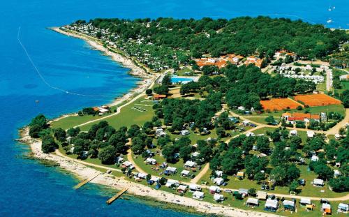 Cervar Station Balnéaire | FKK Ulika - Naturist Mobile Homes Eden