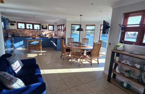 Brundall Maison | Flag House