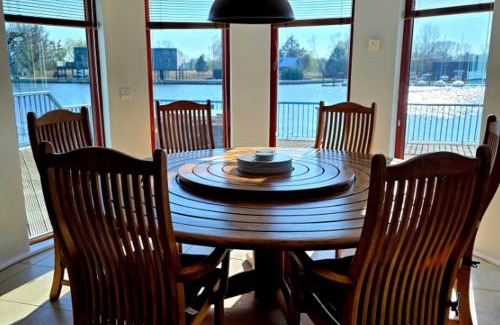 Brundall Maison | Flag House