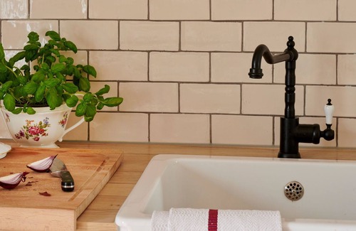 Schafelt Maison | Flamboyant Farmhouse in Baarlo with Hot Tub, Garden