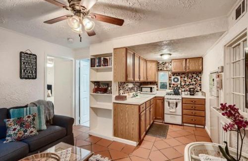 Sunshine Park Maison | Flamingo Casita - Wander through a Garden Hideaway with Shared Pool