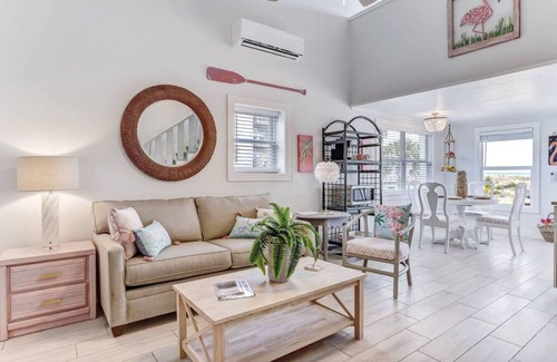 Fernandina Beach Appartement | Flamingo Loft | Charming Oceanfront Loft | Multiple Decks | Private Beach Access