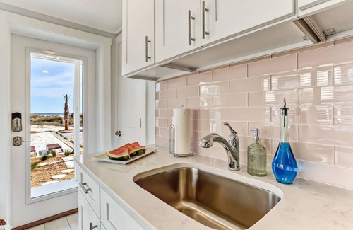 Fernandina Beach Appartement | Flamingo Loft | Charming Oceanfront Loft | Multiple Decks | Private Beach Access