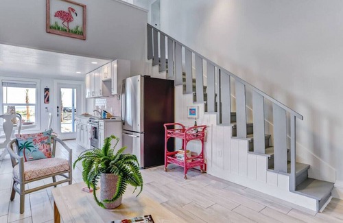 Fernandina Beach Appartement | Flamingo Loft | Charming Oceanfront Loft | Multiple Decks | Private Beach Access
