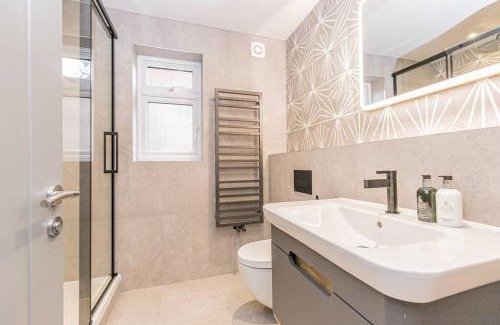 Cowley Appartement | Flat 1, 161 Crescent Road Luxury Apartment