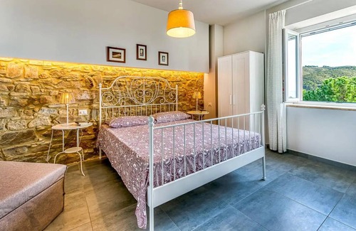 Castellabate Appartement | Flat for 8 with sea view, beach 400 mt away