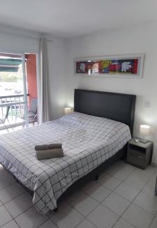 Parque das Palmeiras Appartement | Flat frente mar no Shopping Piratas , com estacionamento gratuito