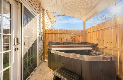 Ray Appartement | Flat in Appalachian Hills, Hot Tub and BBQ