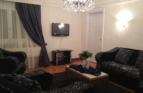 Al Duqqi Appartement | Appartement dans un immeuble familial et un quartier haut de gamme avec AC dans toutes les chambres
