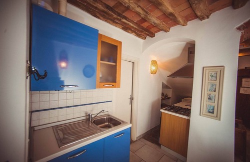 Massa Maison | Appartement à Massa, vue imprenable, Wi-Fi,piscine, recharge voiture électrique