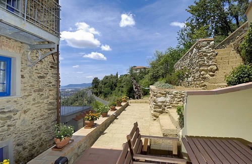 Massa Maison | Appartement à Massa, vue imprenable, Wi-Fi,piscine, recharge voiture électrique
