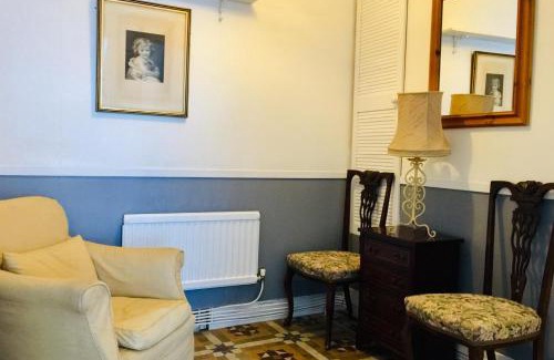 Wallingford Appartement | Flat - Sleeps 2 - Parking - Patio