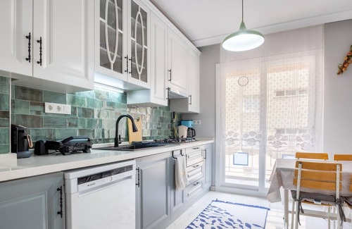 Bornova Appartement | Flat w Balcony 10 min to Forum Bornova and Metro