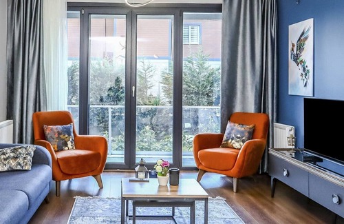 Sekerpinar Appartement | Flat with Balcony Close to SAW Airport and Viaport