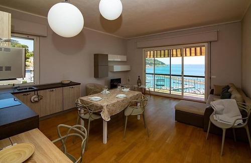 San Lorenzo al Mare Appartement | Flat with parking and lovely seaview terrace | V03