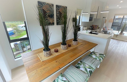 Flat Bush Maison | Flatbush Holiday Accommodation, 3 Bedroom Town House WH2 | Apartment