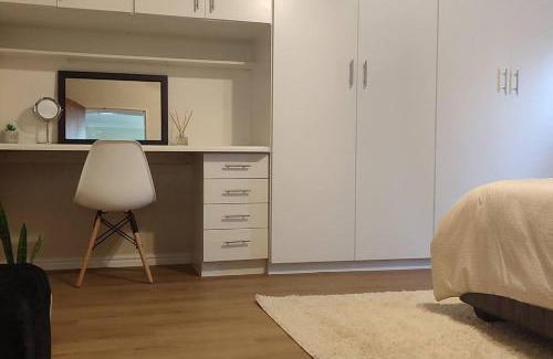 Goodwood Appartement | Flatlet Close to N1&N7 Offstreet Parking