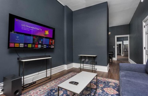 Harrisburg - Hershey Appartement | Flats on Front - Riverfront Gem Fast Wi-Fi 1F
