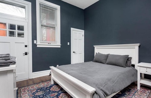 Harrisburg - Hershey Appartement | Flats on Front - Riverfront Gem Fast Wi-Fi 1F