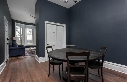 Harrisburg - Hershey Appartement | Flats on Front - Riverfront Gem Fast Wi-Fi 1F