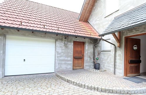 Diemelsee Maison | Flechtdorfer Waldblick - 130 square meter vacation home and large property, stream and terrace for 6 guests