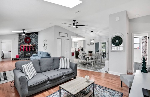 Doctors Inlet Maison | Fleming Island 4/3 by River wifi&MILS! Beach 45min