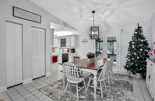 Doctors Inlet Maison | Fleming Island 4/3 by River wifi&MILS! Beach 45min