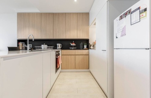 Flemington Appartement | Flemington Filly Bright Abode with Sweeping Views
