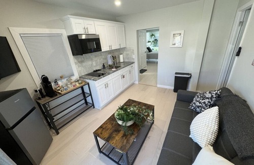 Mystic - New London Appartement | Flemish Landing-#2 · walk Mystic-Train/EV Lvl-2 · aquarium