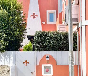 Carvoeira Maison | Fleur de Lis