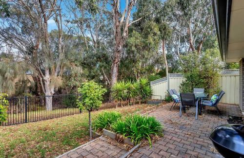 McCracken Maison | Fleurieu Days - Leafy Hideaway by Victor Harbor