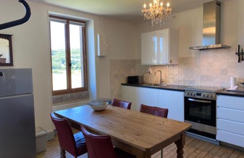 Saint-Leger-sous-Beuvray Appartement | Fleurs au Bourg