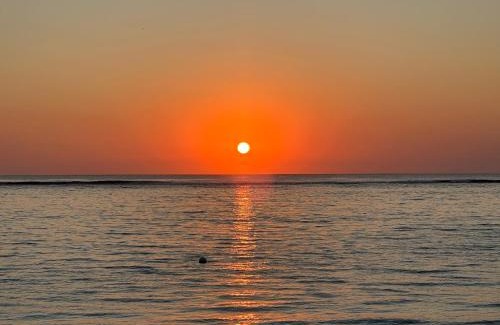 Flic-en-Flac Appartement | Flic en Flac Beach Escape, Steps to Sea & Balcony Side Sea View