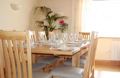 Roughton Maison | Flint Cottage