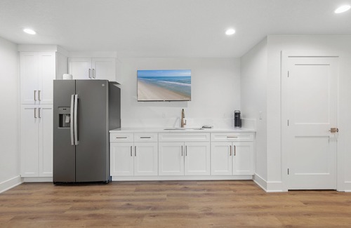 New Smyrna Beach Maison | 🩴Flip Flop South Studio | Pet Friendly + 400 Ft to Beach | Ground Level 1 BR