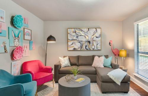 Oakmont Heights Appartement | Flirty Flamingos l Poolside l Sleeps 10 l Roku TVs