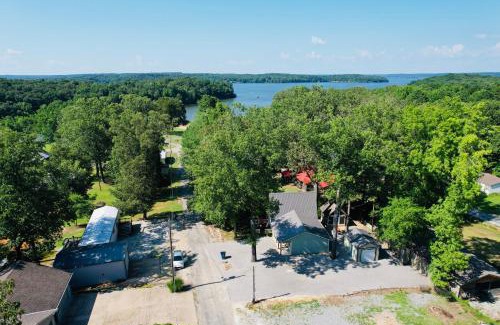 Springville Maison | Float On Inn, Cabin at Kentucky Lake! Pet-Friendly
