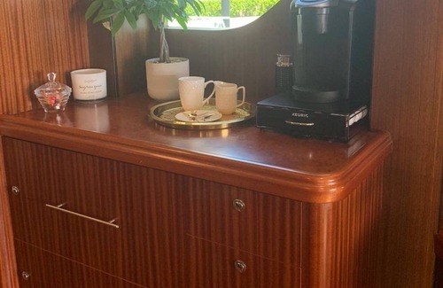Adelaide Location De Bateaux | Floating 5-Star accommodations with Luxury Resort Amenities