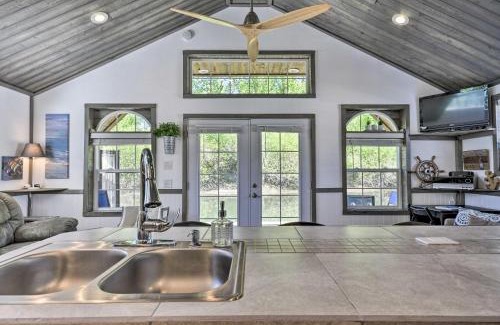 Vancouver Maison | Floating Home on Columbia River with Provided Kayaks