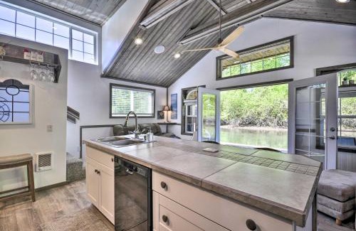 Vancouver Maison | Floating Home on Columbia River with Provided Kayaks