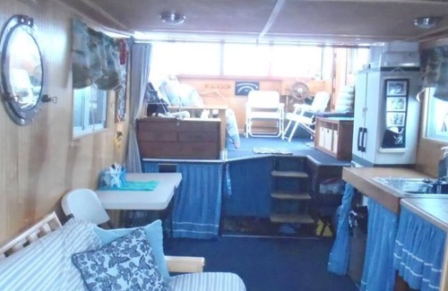 Newburyport Location De Bateaux | Floating Loft III - 47' 3bed 1.5bath in Newburyport MA by Floating Lofts, Inc.