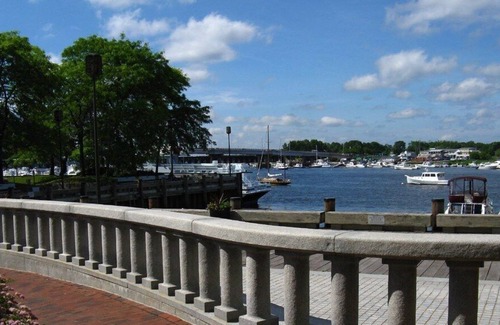 Newburyport Location De Bateaux | Floating Loft III - 47' 3bed 1.5bath in Newburyport MA by Floating Lofts, Inc.