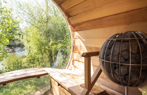 Chablis Cabine | CHOQUE FLOTANTE CON SPA PRIVADO LES CLOS