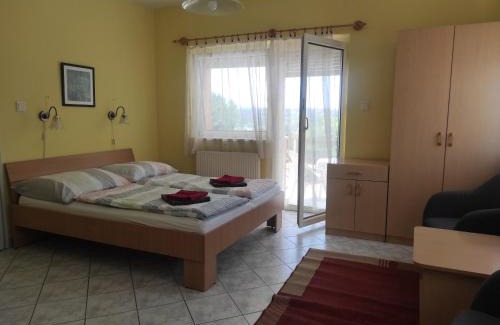 Heviz Appartement | Flora Villa