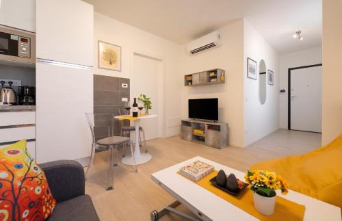 Santo Spirito Appartement | Florence Charming Apartments - Conventino Modern - One-bedroom Flat with Living Area and Garage near Boboli