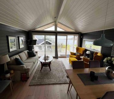 Austvagoy Maison | Flott hytte i Morfjorden, Laupstad