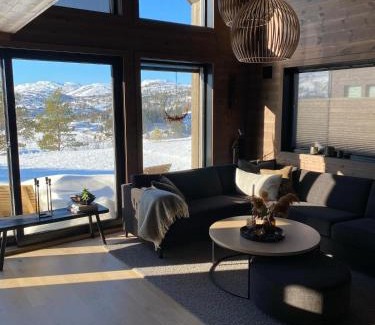 Fidjeland Maison | Flott nyere hytte i Sirdal med fantastisk utsikt og solforhold