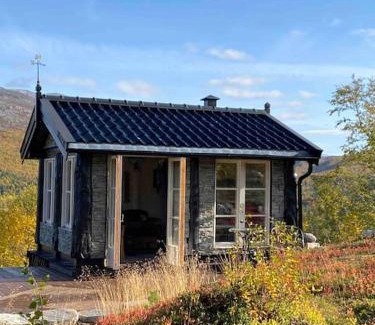 Rokland Appartement | Flott og romslig hytte med særpreg i Lønsdal