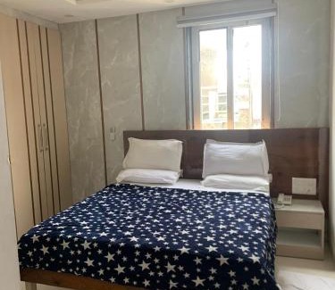 Malviya Nagar Hôtel | Flourish Stay Saket near Max Hospital